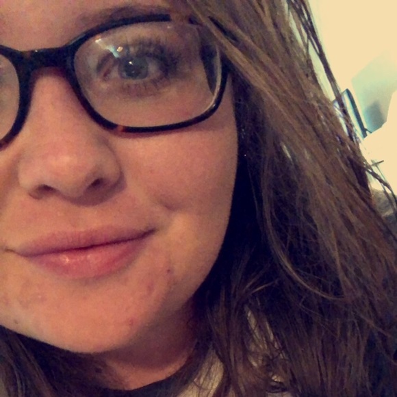 Meet your Posher, Emily - Picture 1 of 1